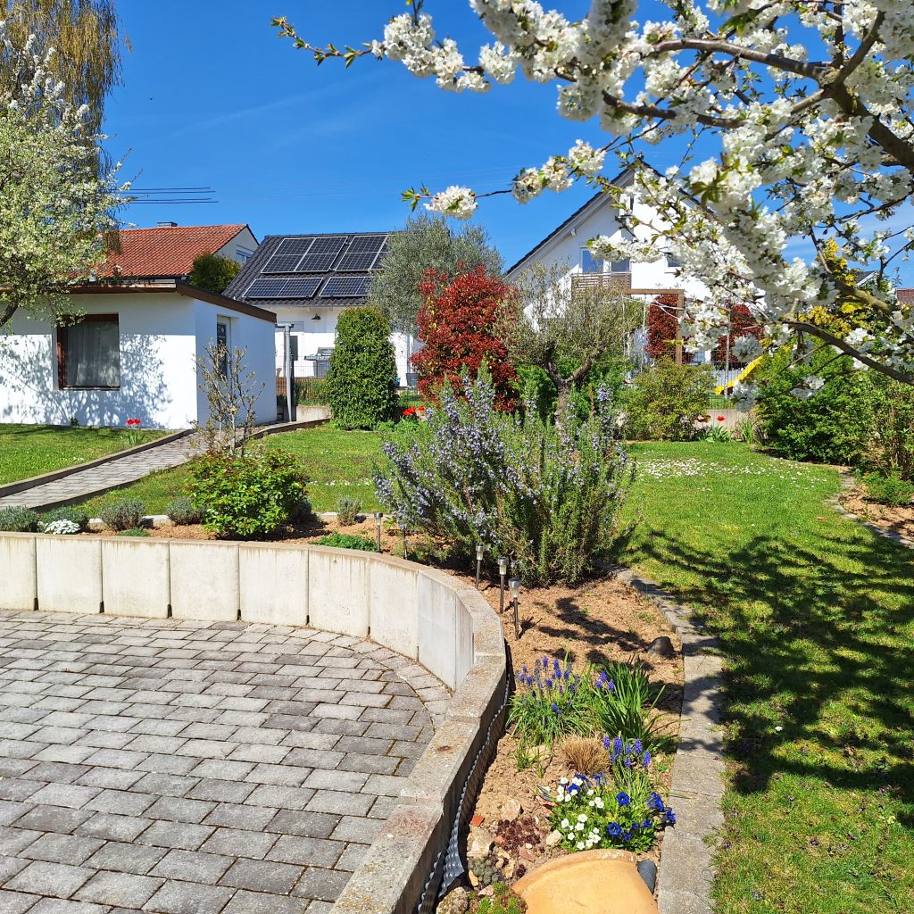 Hof u. Gartenbereich